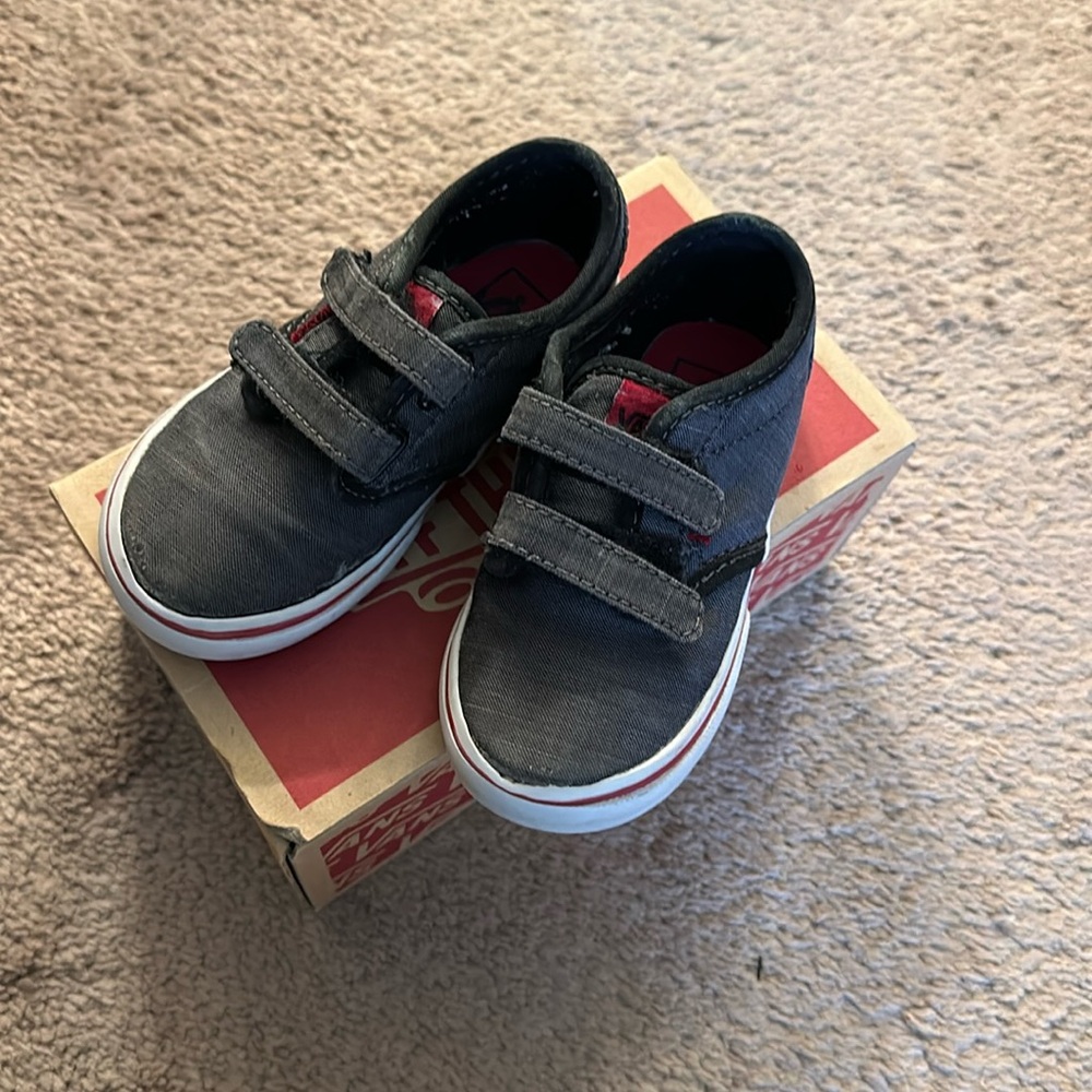 Atwood V Toddler shoes. Chili Pepper. Size 7.5
